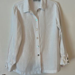 Like new Chico’s white button down linen shirt - size 1 (8-10).